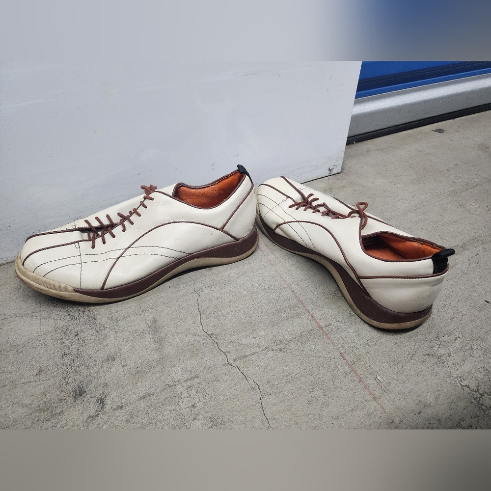 Vintage BCBG shoes. In great condition... Size 10